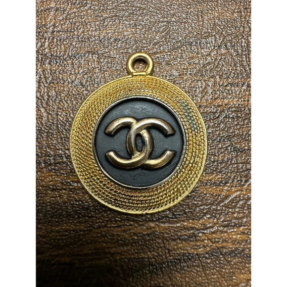 Vintage Chanel Coco Mark Gold Plated Circle Pendant with COA - Picture 1 of 7